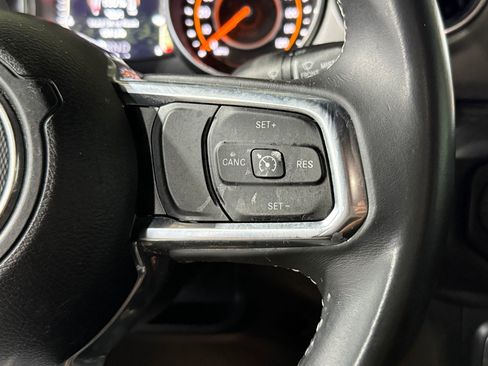 Used 2018 Jeep Wrangler Unlimited Sahara image 23