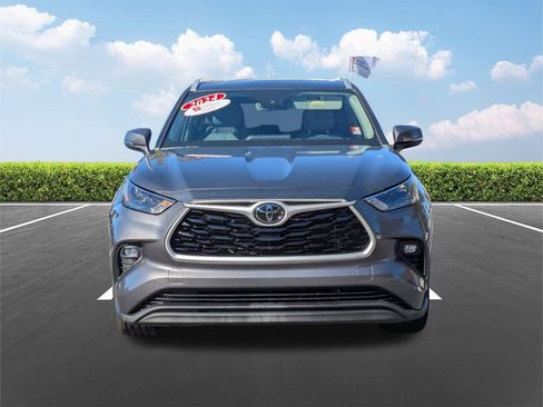 Used 2024 Toyota Highlander XLE image 9