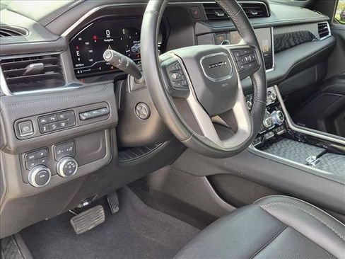 Used 2023 GMC Yukon XL Denali AWD/4WD image 9