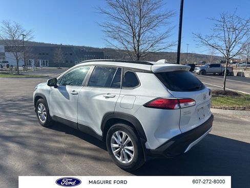 Used 2023 Toyota Corolla Cross LE w/ Moonroof Package image 7