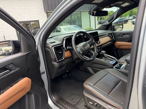 Certified 2023 GMC Canyon AT4 w/ AT4 Premium Package AWD/4WD image 16