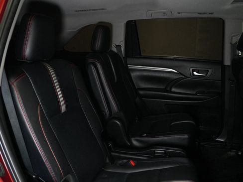 Used 2019 Toyota Highlander SE AWD/4WD image 24
