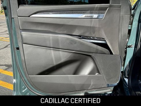 Used 2025 Cadillac Escalade ESV V w/ LPO, ONYX Package image 20