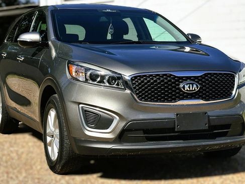 Used 2018 Kia Sorento L FWD image 36
