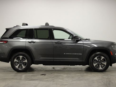 Used 2022 Jeep Grand Cherokee Limited 4xe image 9