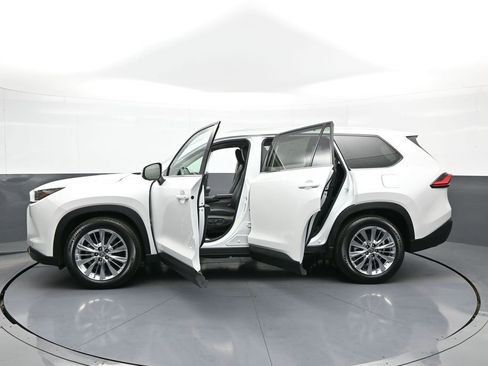 Certified 2024 Toyota Grand Highlander Platinum image 45