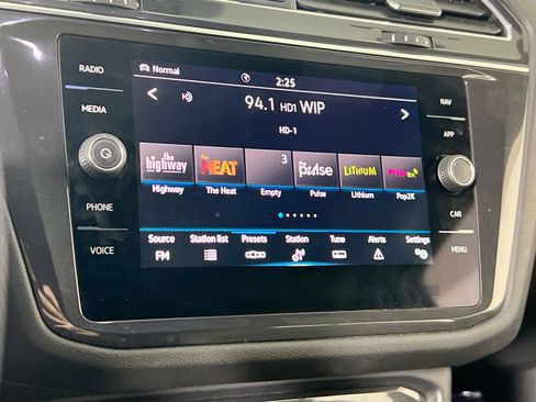 Used 2022 Volkswagen Tiguan SEL R-Line image 14