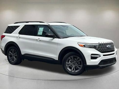 Certified 2023 Ford Explorer XLT w/ Equipment Group 202A AWD/4WD image 1