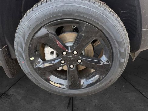 New 2025 Jeep Grand Cherokee Limited w/ Black Appearance Package image 28