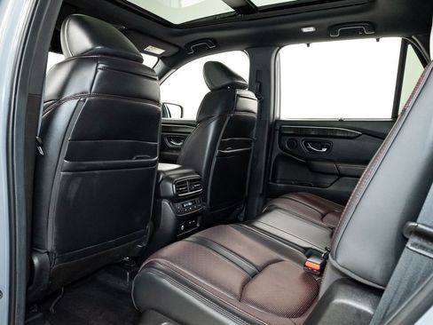 Used 2025 Honda Pilot Black Edition image 25