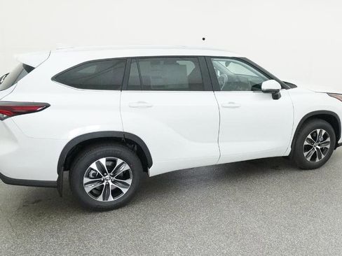 New 2026 Toyota Highlander XLE image 23