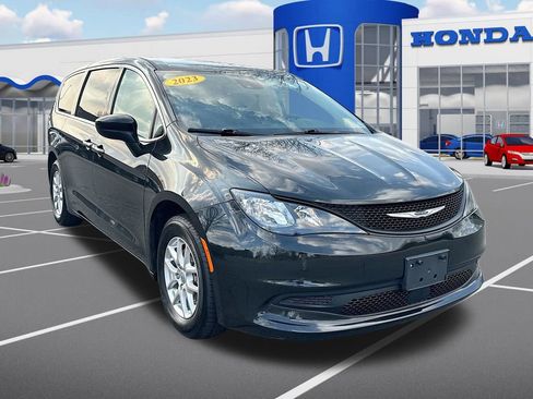 Used 2023 Chrysler Voyager LX FWD image 1