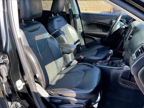 Used 2019 Jeep Compass Trailhawk AWD/4WD image 7