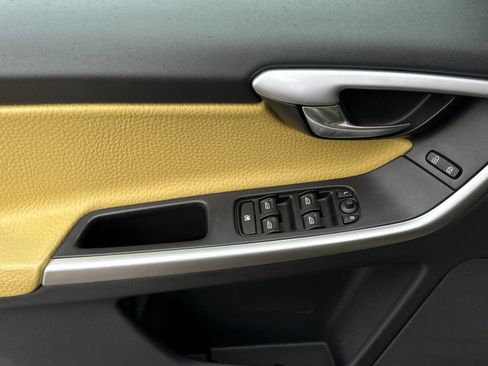 Used 2010 Volvo XC60 T6 image 10