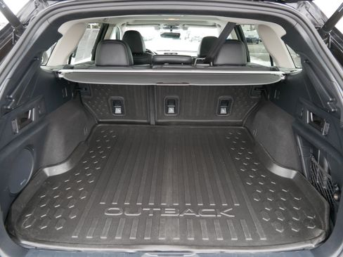 Used 2022 Subaru Outback Limited image 18