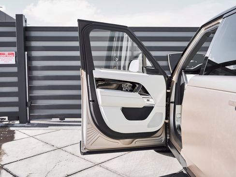 Used 2026 Land Rover Range Rover Long Wheelbase SE image 27