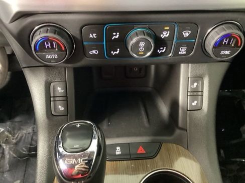 Used 2017 GMC Acadia SLE image 23