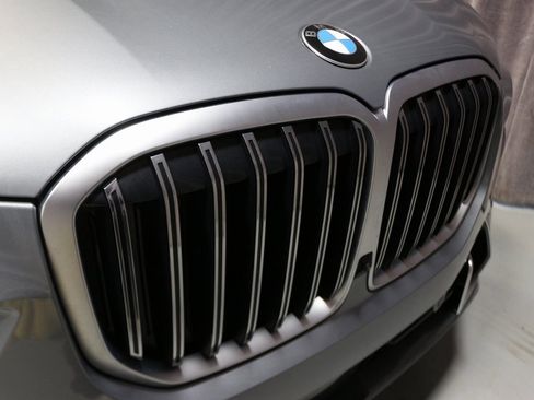 Certified 2023 BMW X7 xDrive40i w/ Executive Package image 5