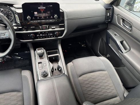 Used 2025 Nissan Pathfinder SV AWD/4WD image 30