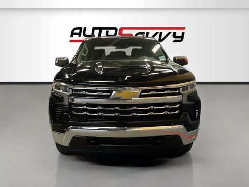 Used 2025 Chevrolet Silverado 1500 LT AWD/4WD image 2