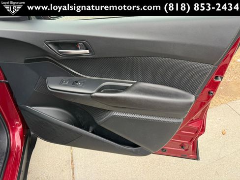 Used 2018 Toyota C-HR XLE FWD image 27