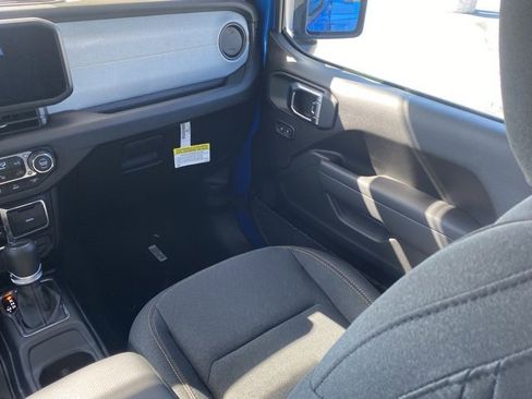 New 2025 Jeep Gladiator Willys image 34