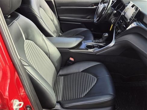 Used 2021 Toyota Camry SE image 17