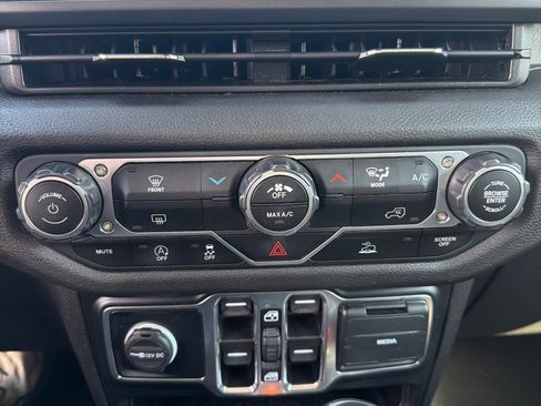 Used 2024 Jeep Wrangler Unlimited Sport AWD/4WD image 21