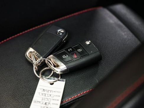 Used 2019 Volkswagen GTI SE image 88