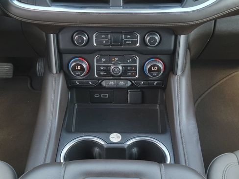 Used 2024 Chevrolet Suburban LT RWD image 22