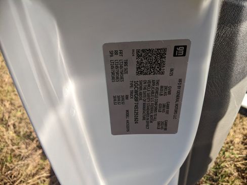 New 2025 Chevrolet Express 2500 Extended w/ Driver Convenience Package image 13