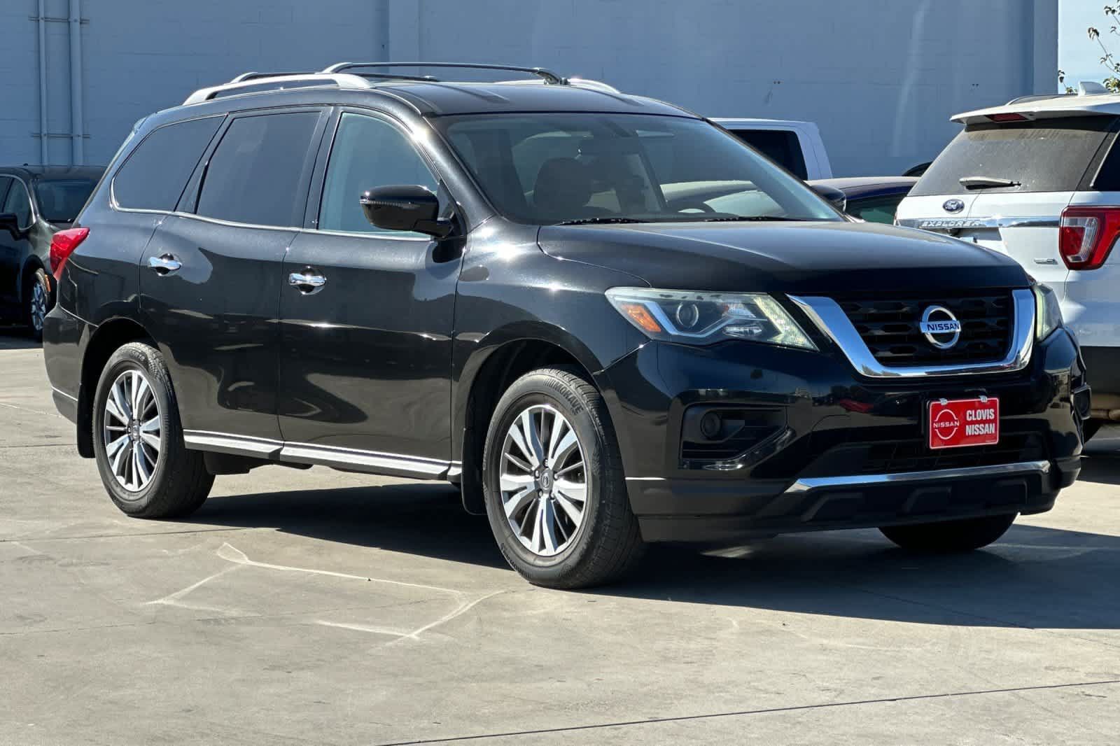 Used 2020 Nissan Pathfinder S AWD/4WD image 10