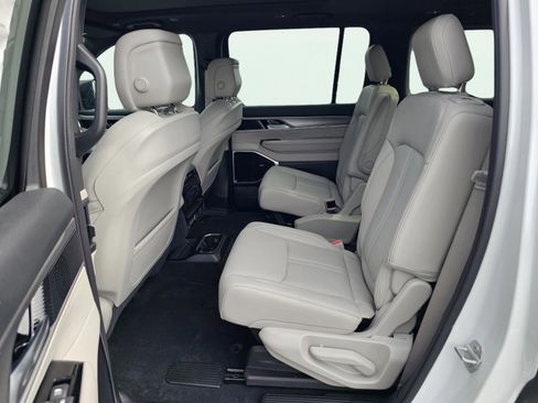 New 2026 Jeep Grand Wagoneer Limited AWD/4WD image 32