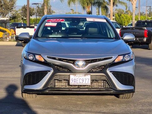Used 2022 Toyota Camry SE image 2