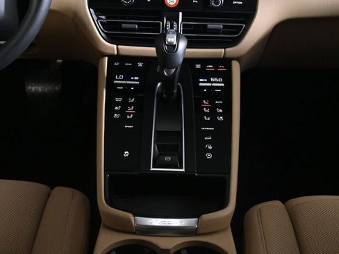 Certified 2026 Porsche Macan AWD/4WD image 16