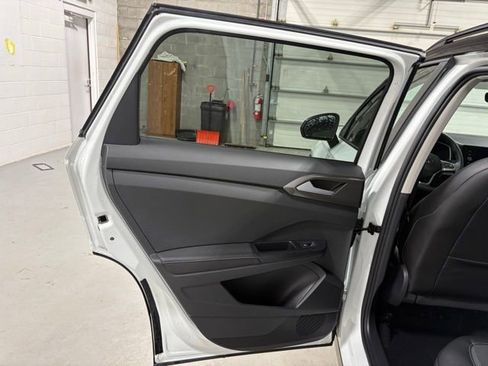 New 2026 Volkswagen Taos SE AWD/4WD image 12