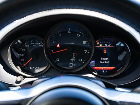 Used 2018 Porsche 718 Cayman RWD image 10
