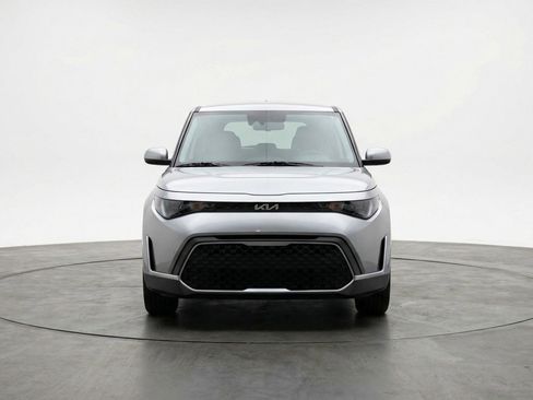 Used 2025 Kia Soul LX w/ LX Technology Package FWD image 2