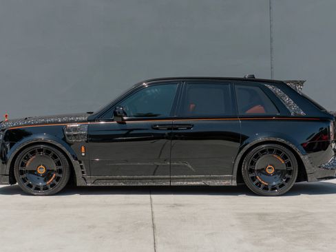 Used 2025 Rolls-Royce Cullinan AWD/4WD image 2