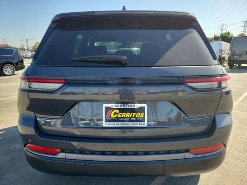 New 2026 Jeep Grand Cherokee Altitude RWD image 18