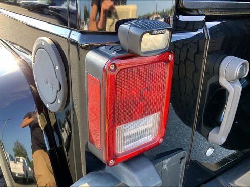 Used 2017 Jeep Wrangler Unlimited Rubicon AWD/4WD image 25
