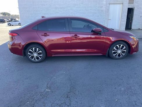 Used 2025 Toyota Corolla LE image 9