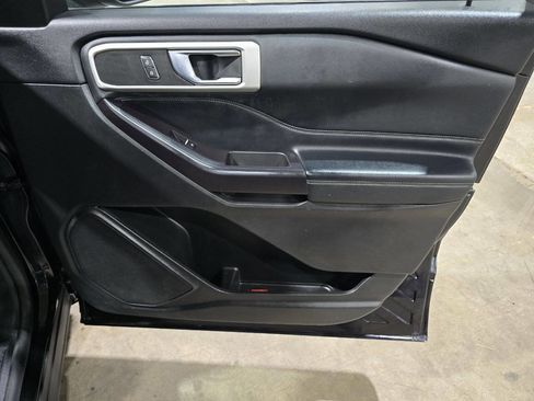 Used 2020 Ford Explorer XLT w/ Equipment Group 202A AWD/4WD image 34