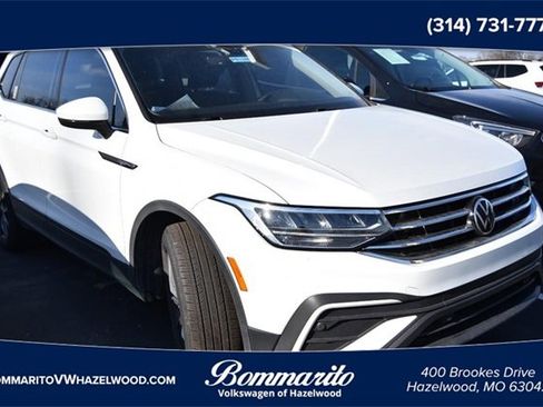 Used 2022 Volkswagen Tiguan SE w/ Panoramic Sunroof Package image 1