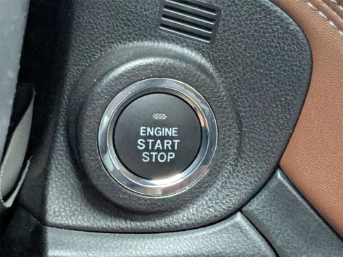 Used 2025 Subaru Outback Touring XT image 33