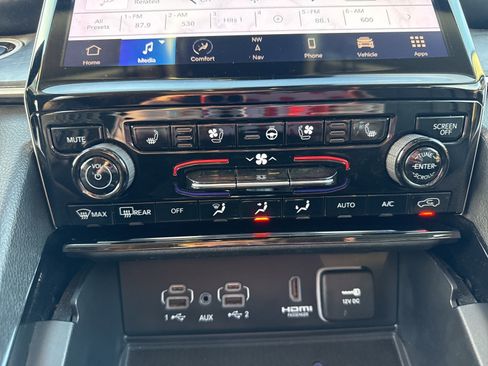 Used 2022 Jeep Grand Cherokee Limited w/ Luxury Tech Group II image 18