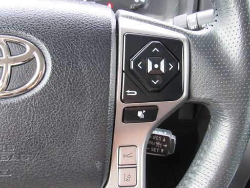 Used 2022 Toyota 4Runner SR5 Premium w/ Moonroof Package AWD/4WD image 21