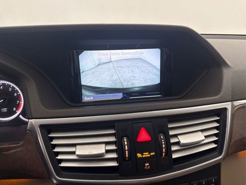 Used 2010 Mercedes-Benz E 350 Sedan image 40