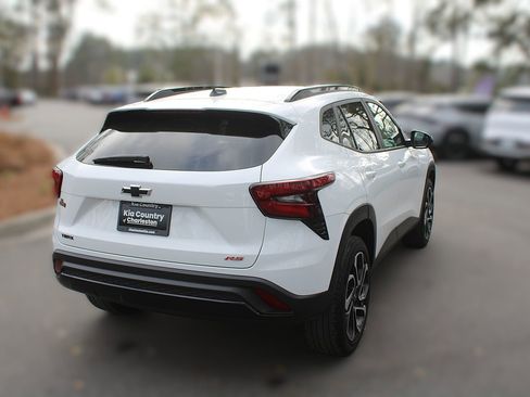 Used 2024 Chevrolet Trax RS image 11