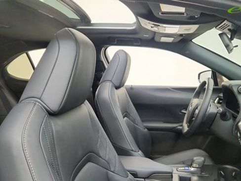 Used 2025 Lexus UX 300h FWD image 21